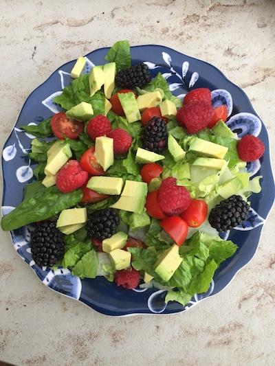 Simple healthy salad with berries